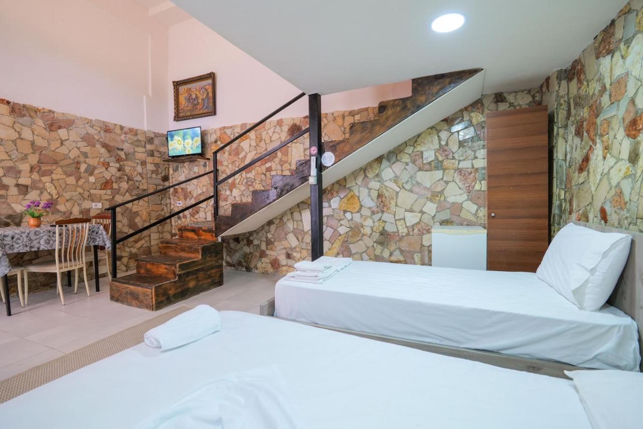 Garden Villa Lake Side&Glamping Ksamil Exteriör bild