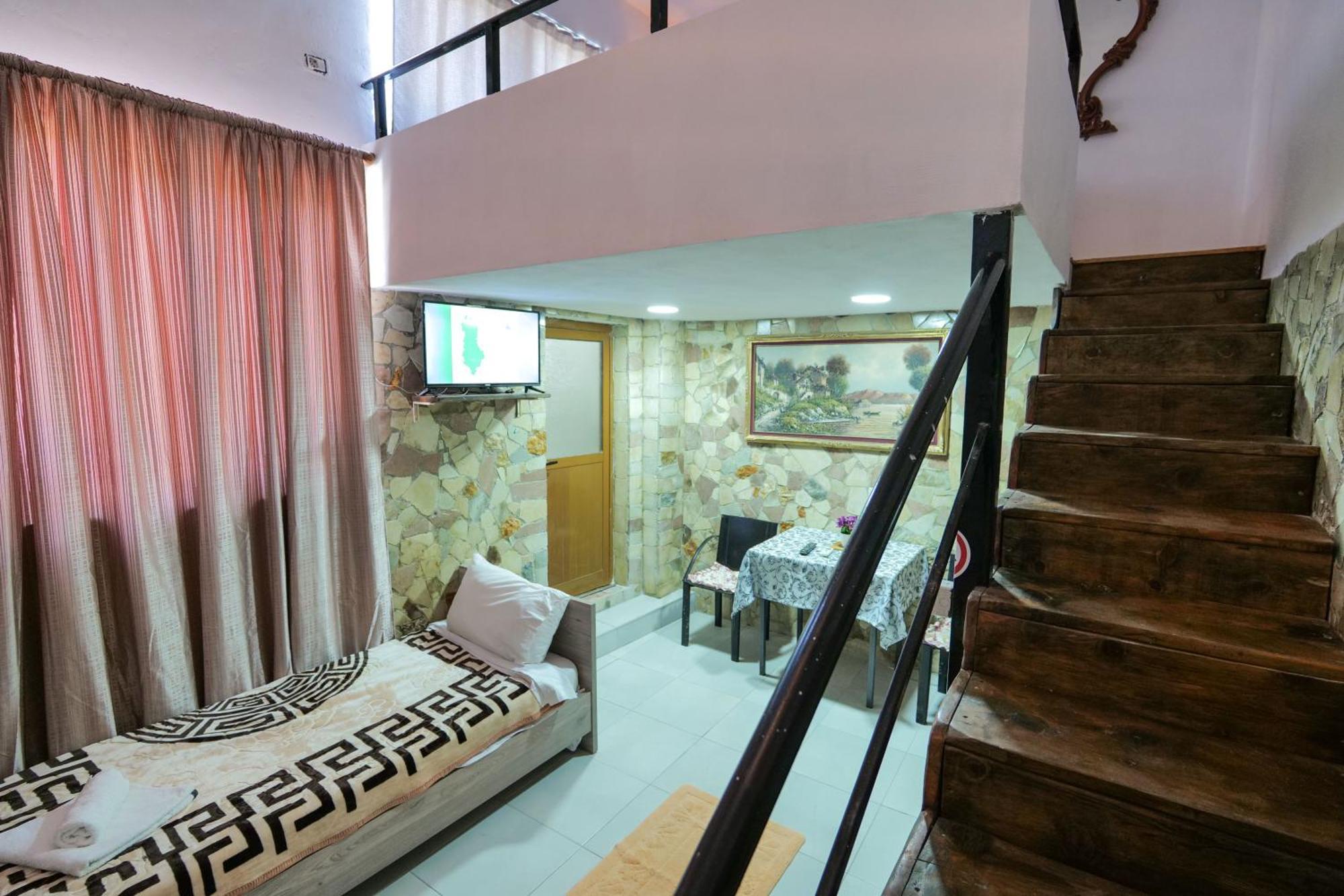 Garden Villa Lake Side&Glamping Ksamil Exteriör bild