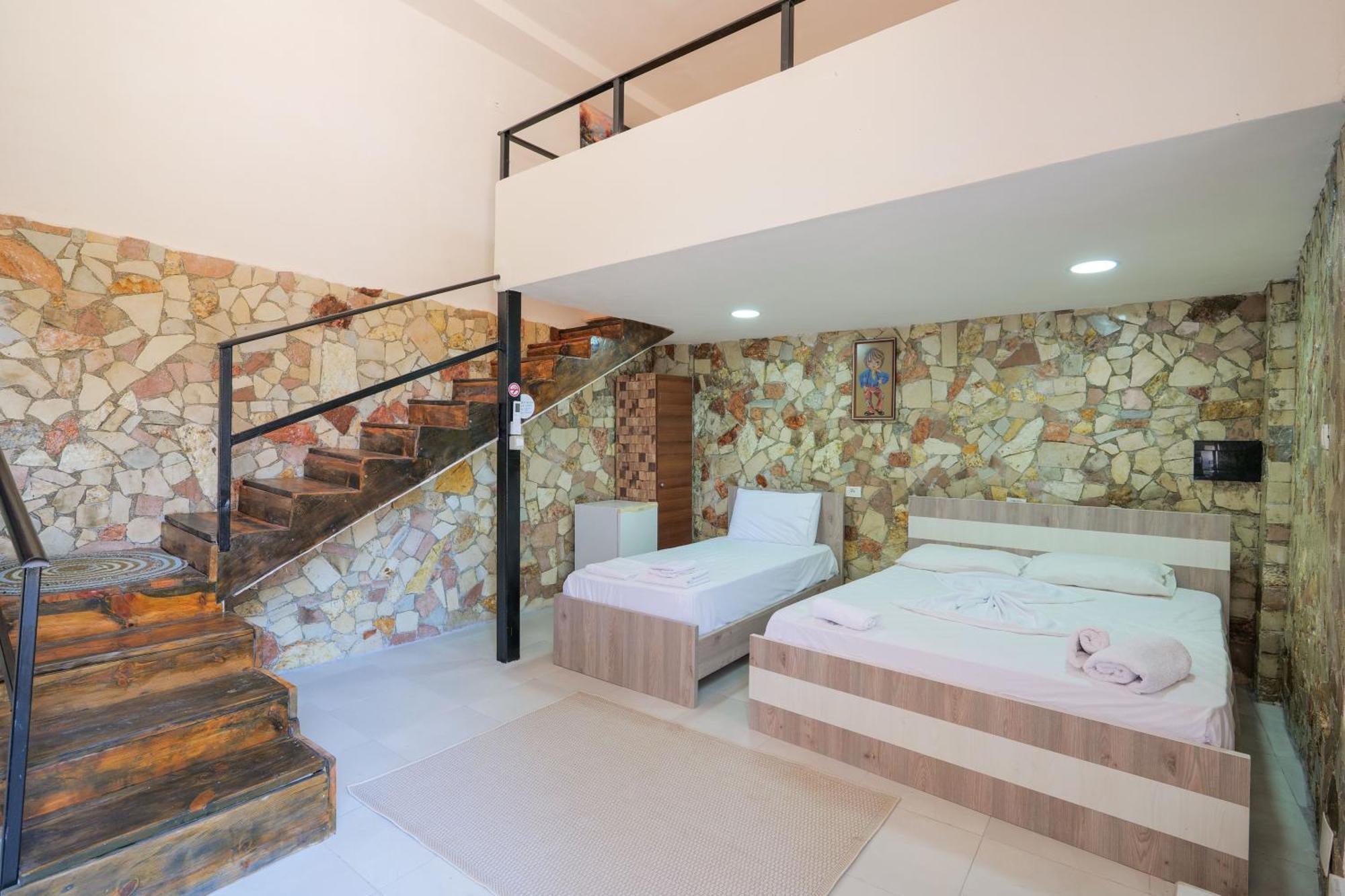 Garden Villa Lake Side&Glamping Ksamil Exteriör bild