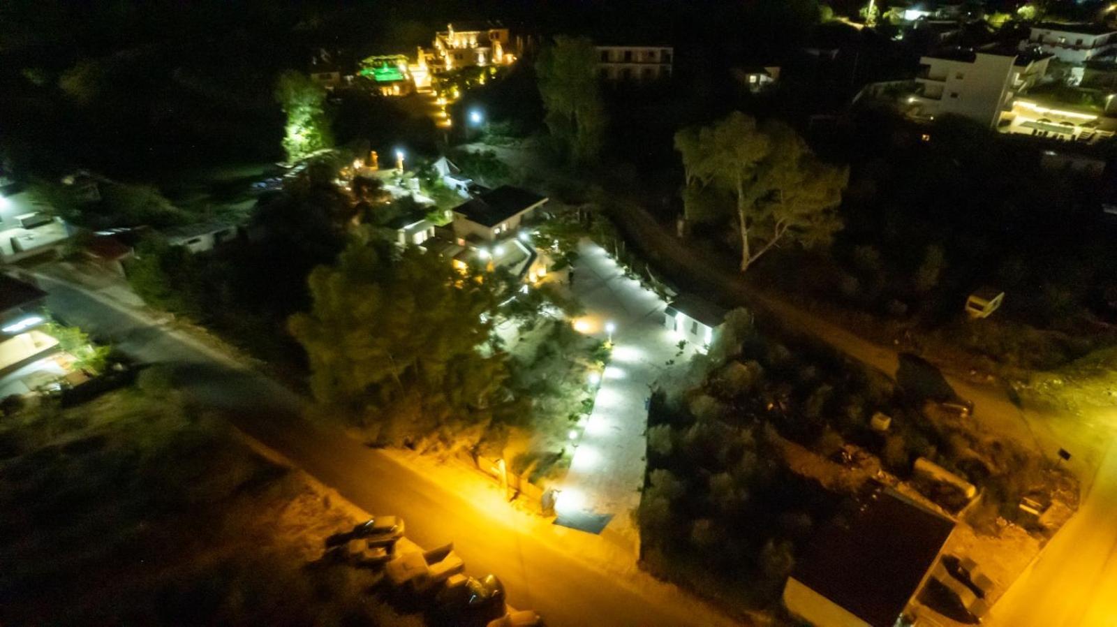 Garden Villa Lake Side&Glamping Ksamil Exteriör bild