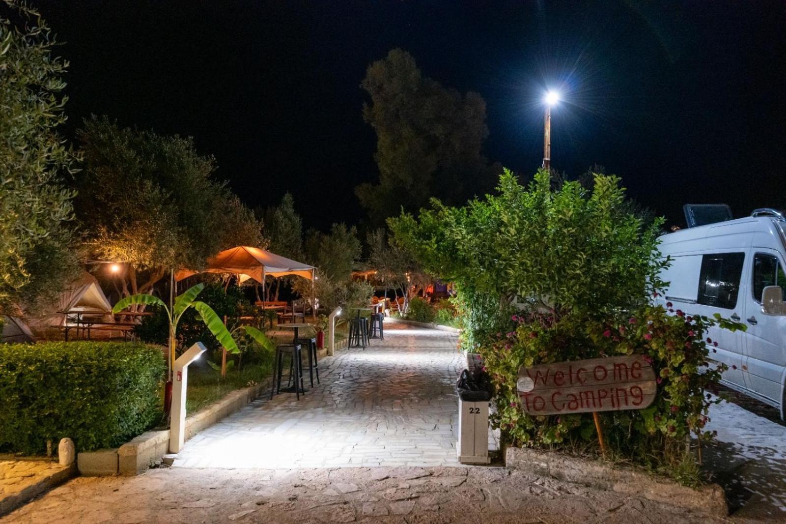 Garden Villa Lake Side&Glamping Ksamil Exteriör bild
