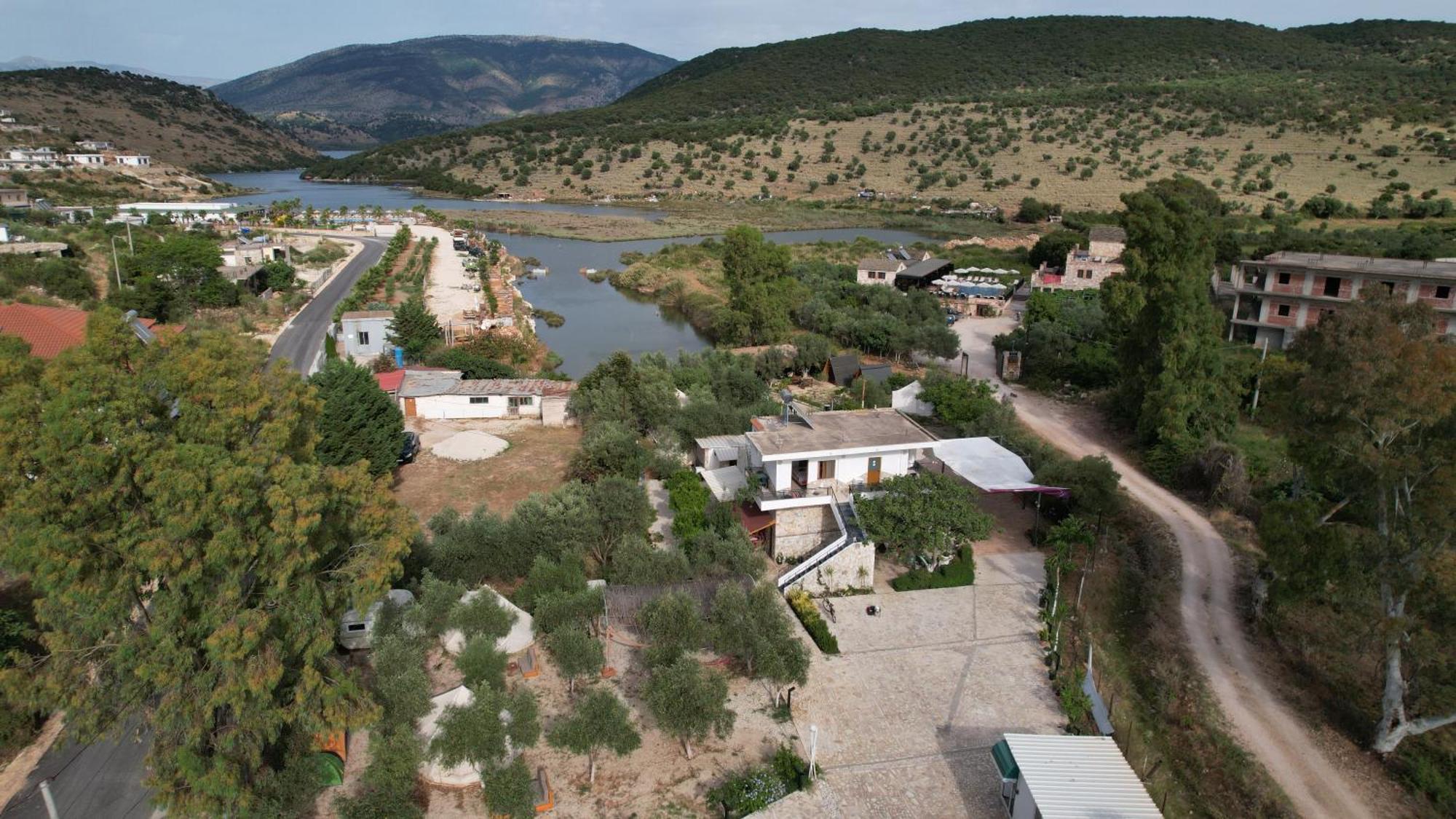 Garden Villa Lake Side&Glamping Ksamil Exteriör bild