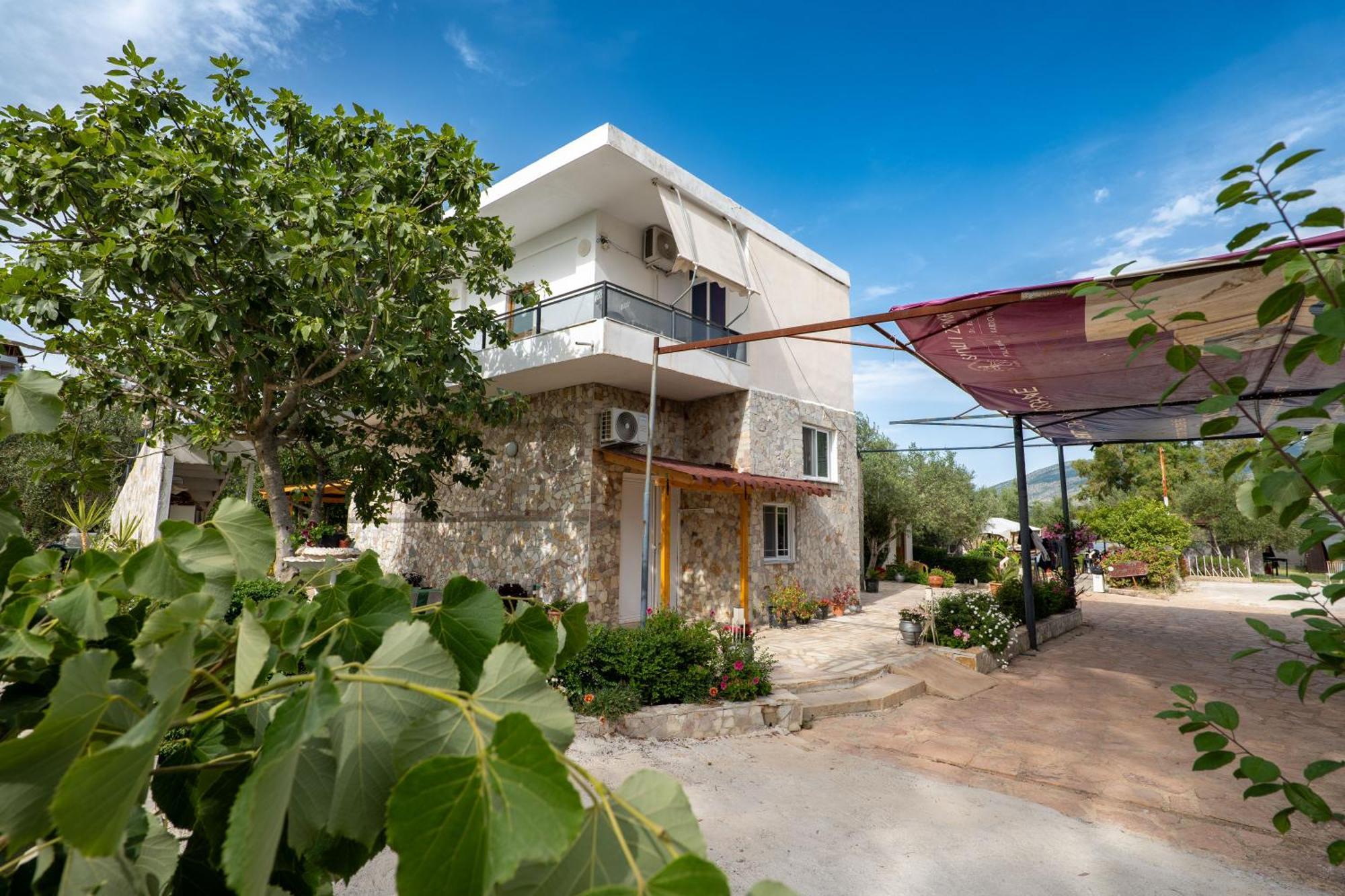 Garden Villa Lake Side&Glamping Ksamil Exteriör bild