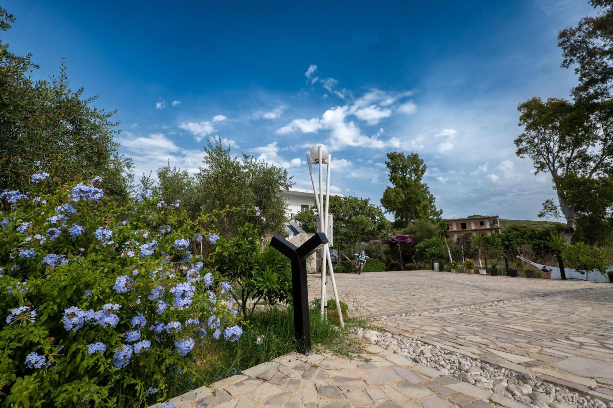 Garden Villa Lake Side&Glamping Ksamil Exteriör bild