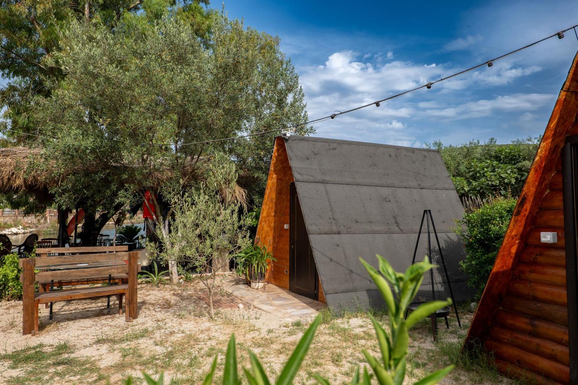 Garden Villa Lake Side&Glamping Ksamil Exteriör bild
