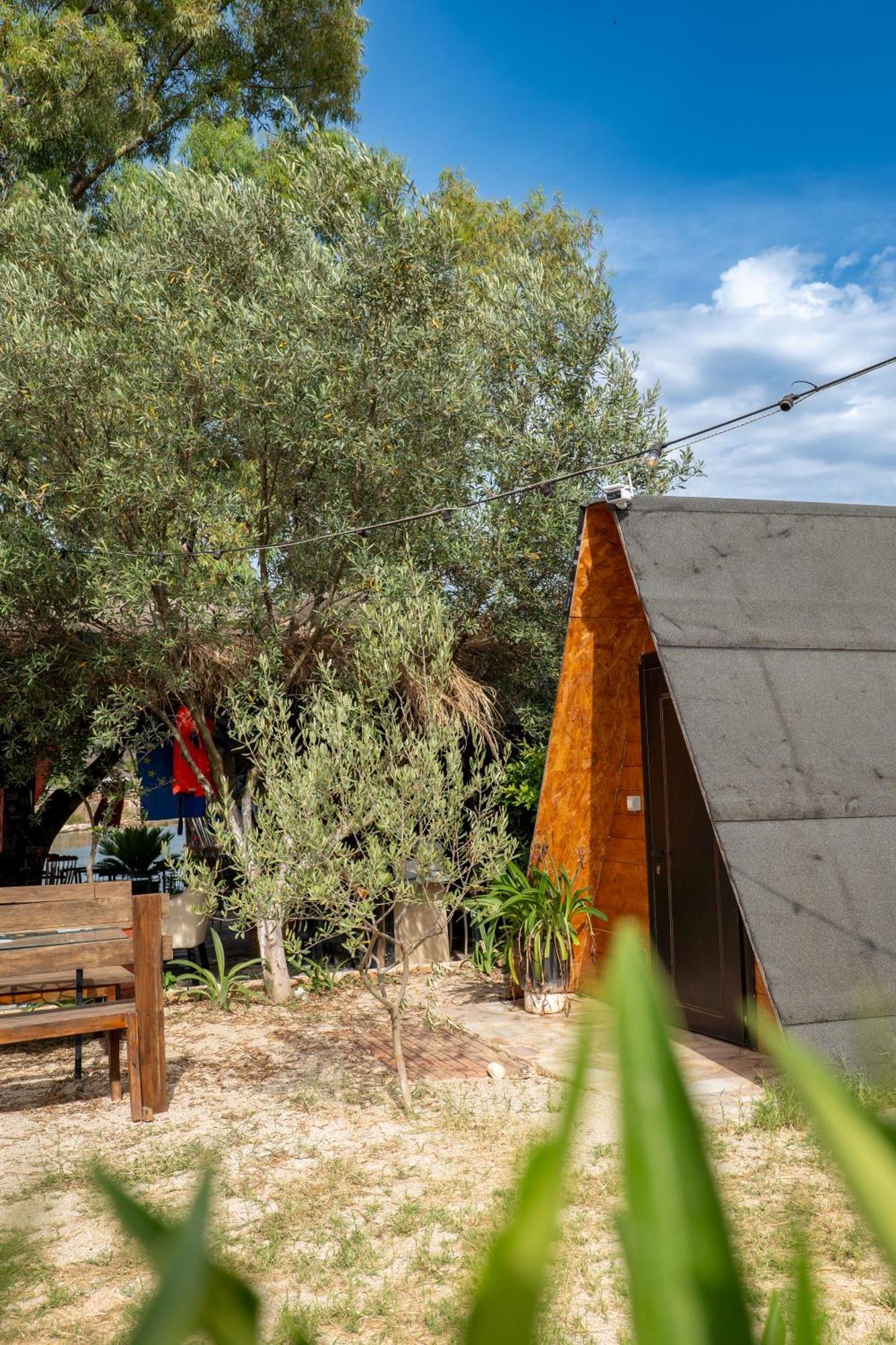 Garden Villa Lake Side&Glamping Ksamil Exteriör bild