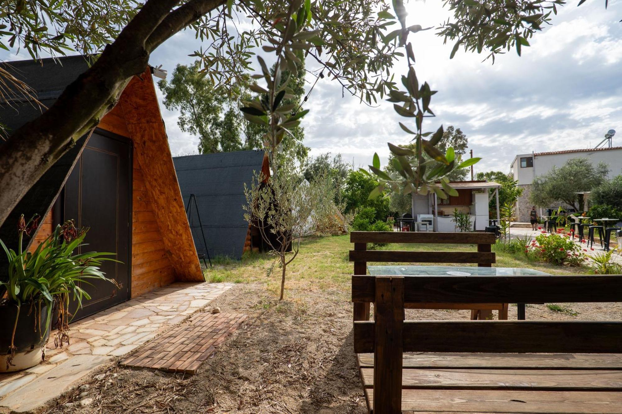 Garden Villa Lake Side&Glamping Ksamil Exteriör bild