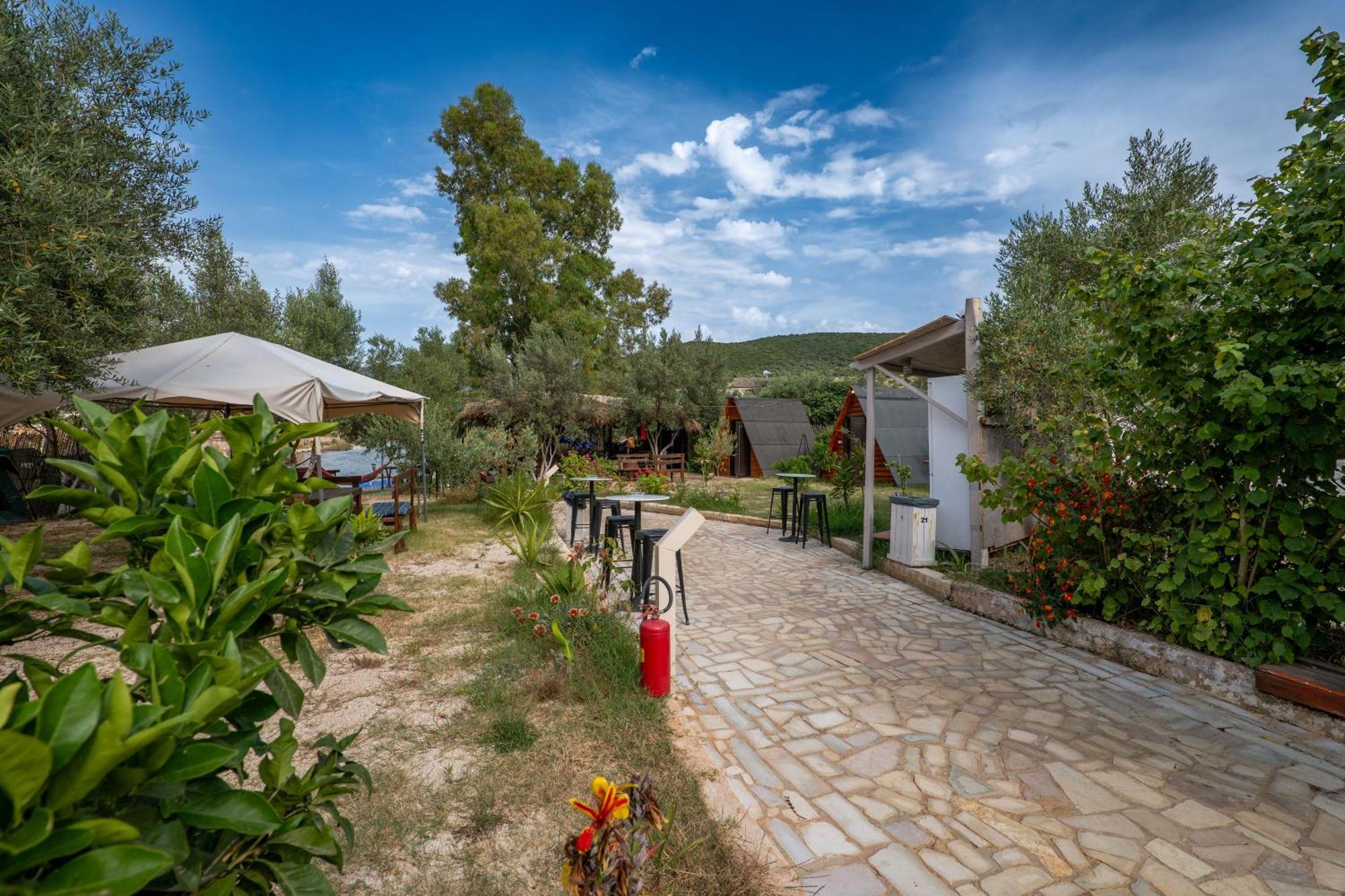 Garden Villa Lake Side&Glamping Ksamil Exteriör bild