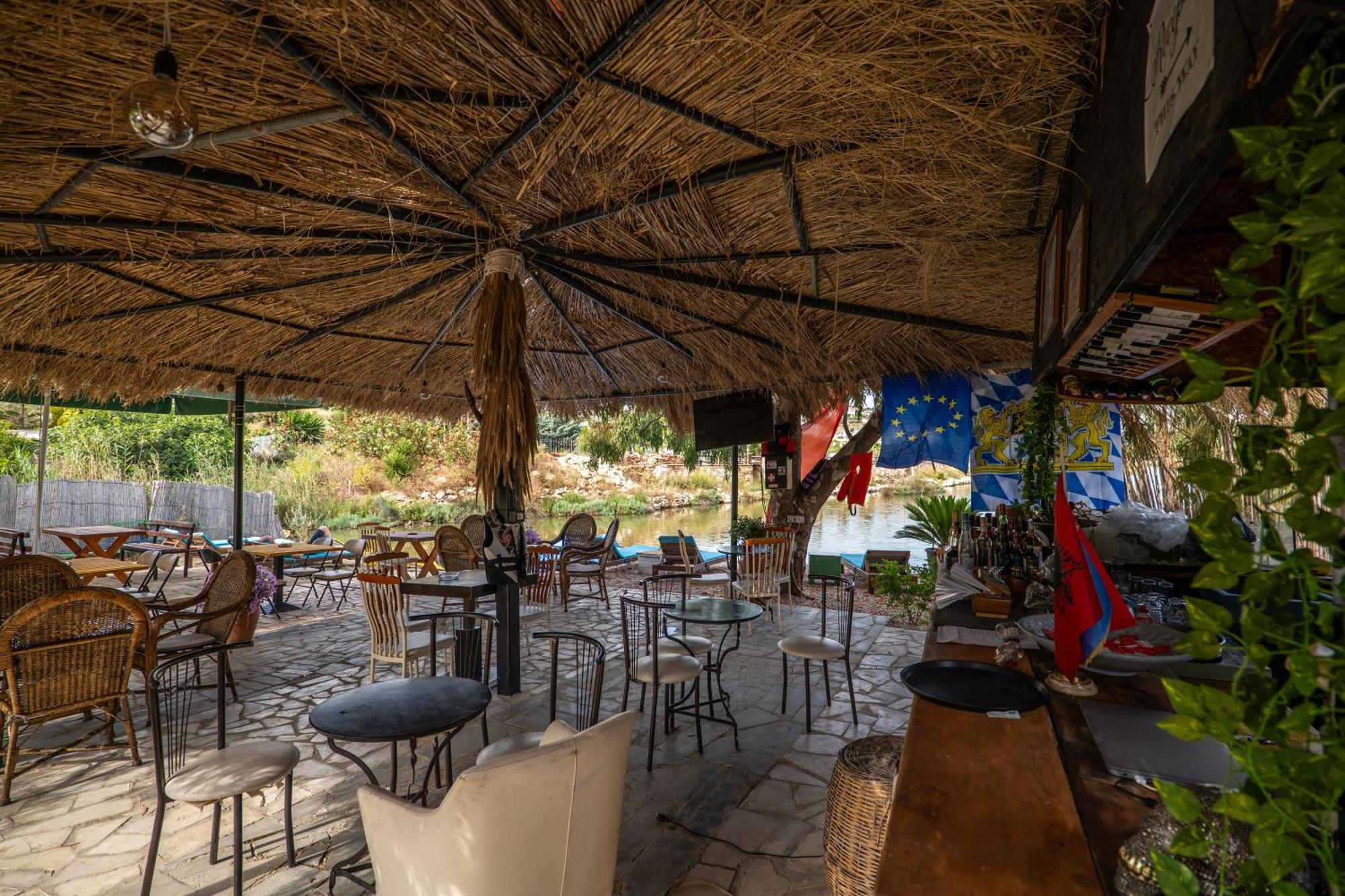 Garden Villa Lake Side&Glamping Ksamil Exteriör bild