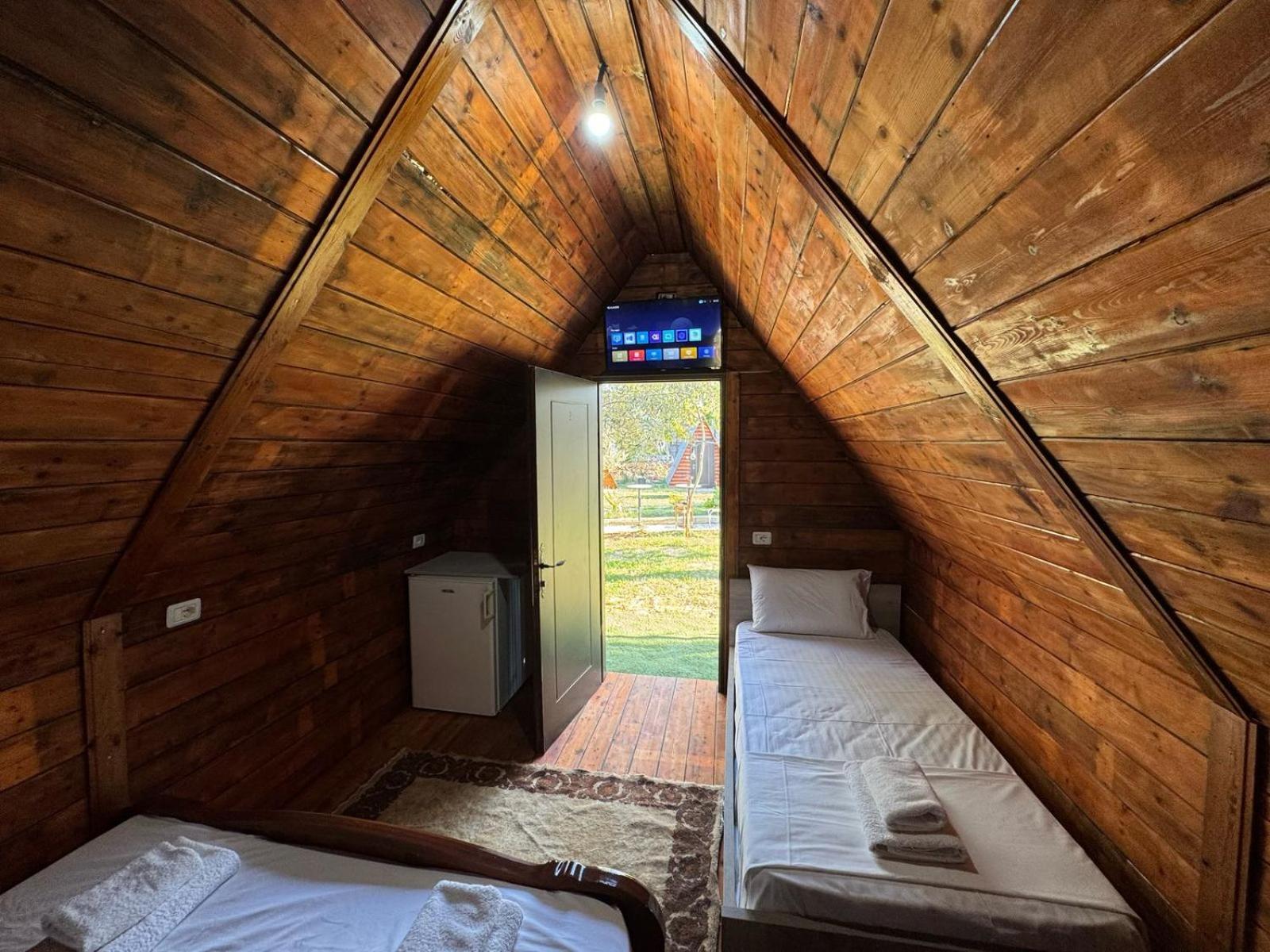 Garden Villa Lake Side&Glamping Ksamil Exteriör bild