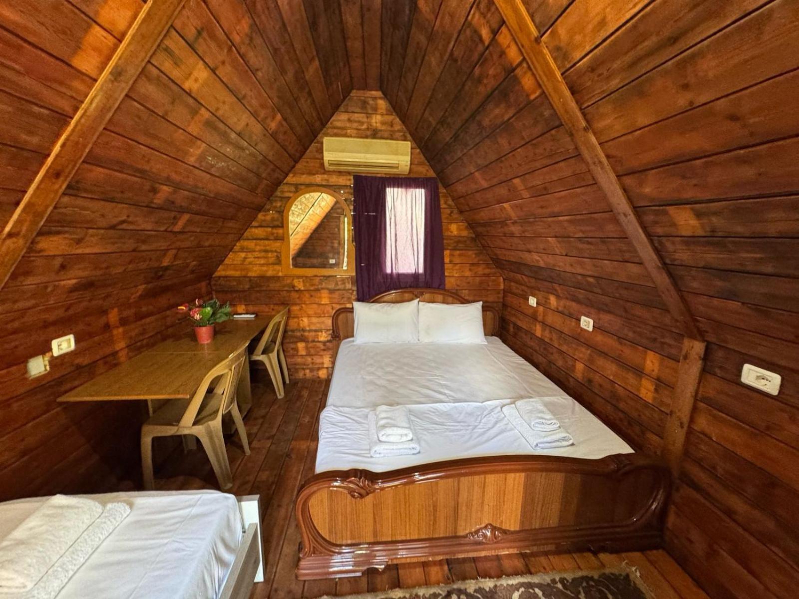 Garden Villa Lake Side&Glamping Ksamil Exteriör bild
