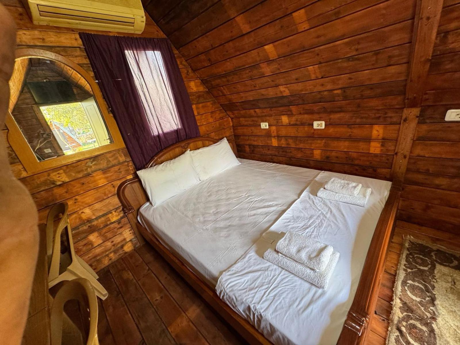 Garden Villa Lake Side&Glamping Ksamil Exteriör bild